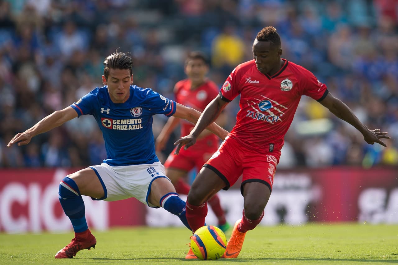 Para los Lobos, la mala fortuna llegó muy rápido. Al minuto 16 se marcó un penal en su contra por una jugada en la que el 'Maza' Rodríguez llegó tarde.