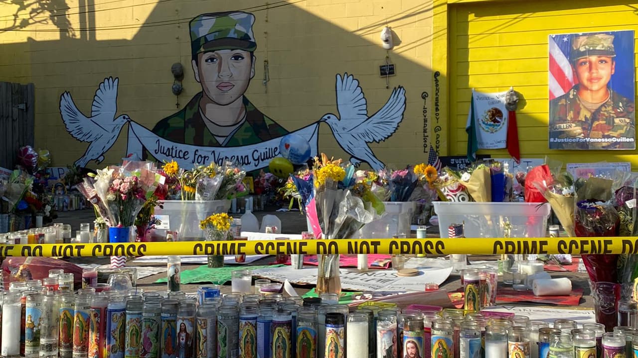 El caso de
<a href="https://www.univision.com/local/houston-kxln/artista-urbano-pinta-un-mural-en-el-sureste-de-houston-en-honor-a-la-soldado-vanessa-guillen-video"><b>Vanessa Guillén</b></a> ha estremecido a todo Estados Unidos por el desarrollo de su desaparición y de su muerte. Las manifestaciones pacíficas para exigir respuestas no han cesado.
<br>