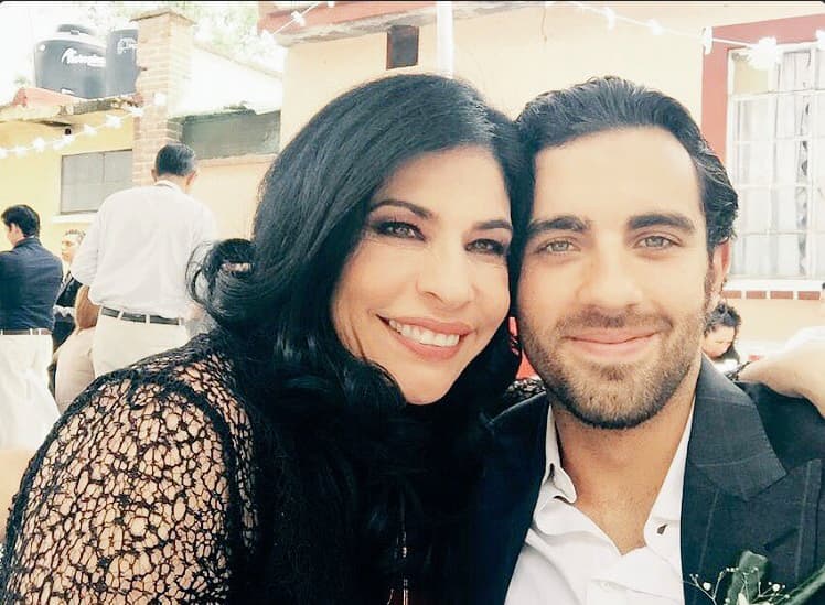 <b><a href="http://www.univision.com/temas/raquel-garza">Raquel Garza</a></b> y
<b><a href="http://www.univision.com/temas/jose-pablo-minor">José Pablo Minor</a></b> consolidaron su amistad en los foros de grabación de 'Pasión y poder'.