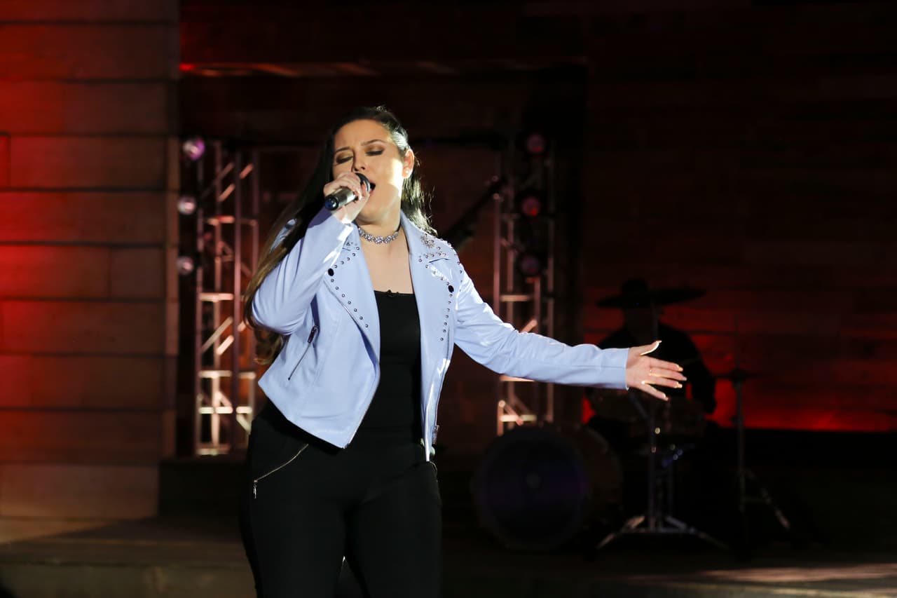 La primera eliminación de La Reina de la Canción fue muy dura, pues los capitanes seleccionaron a cuatro chicas para que dejaran la competencia: Paloma Carrasco, Vivian Mitre, Gabby Castro y Claudia Fernanda.