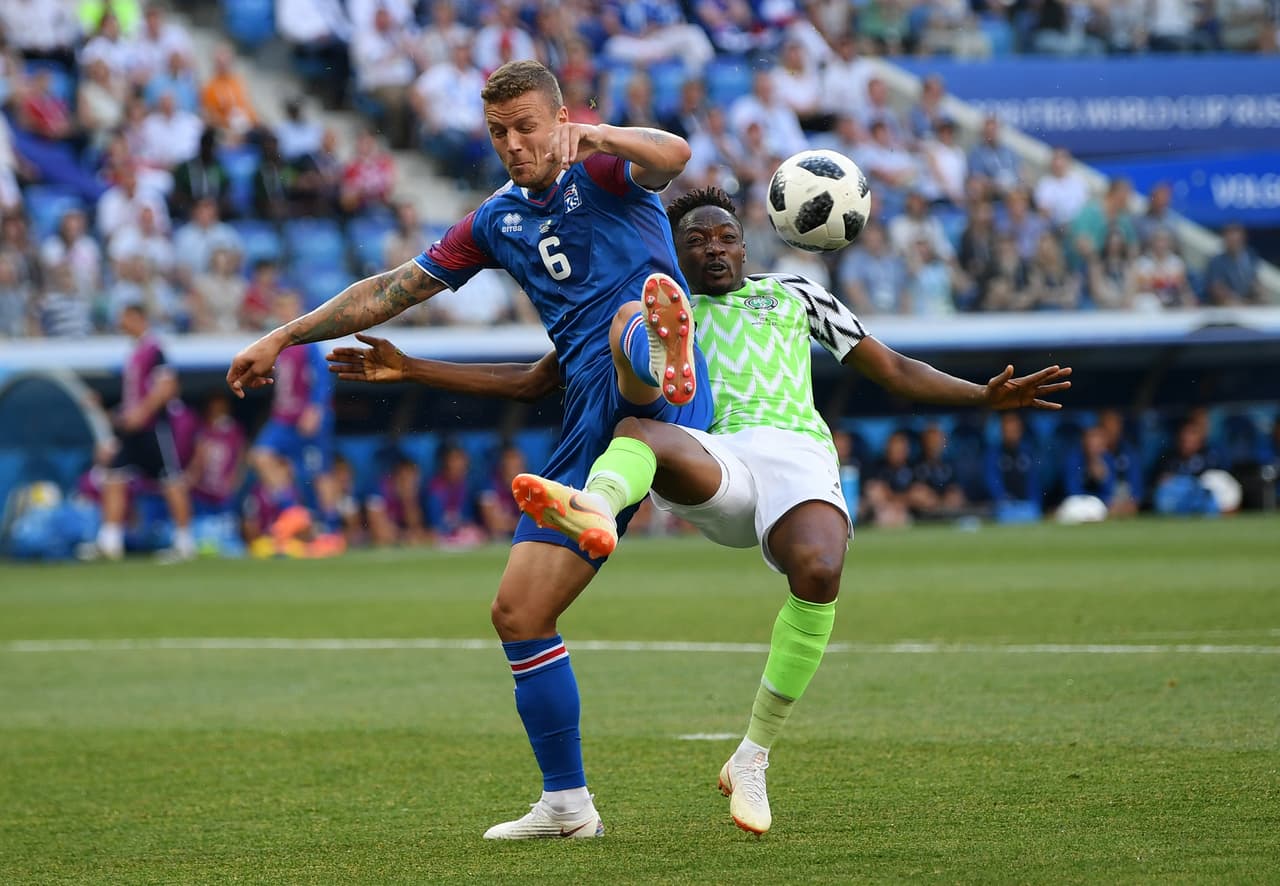 El juego estuvo lleno de choques y sin oportunidades claras para ninguna de las dos selecciones.