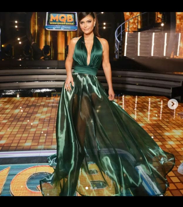 En la gala del pasado 23 de octubre, usó esta pieza en tonalidad verde esmeralda con una falda en transparencia.
<br>