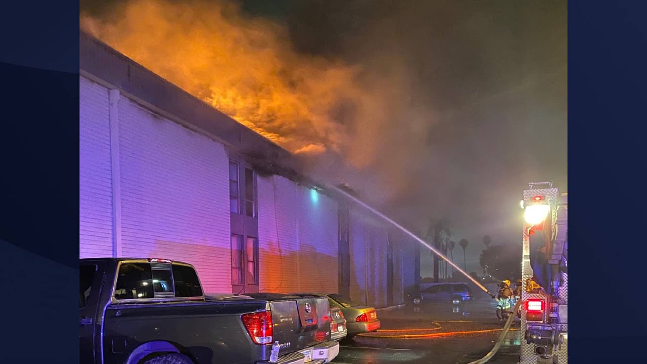 Se reporta que voluntarios de la Cruz Roja ayudarán a las familias desplazadas.
<br>