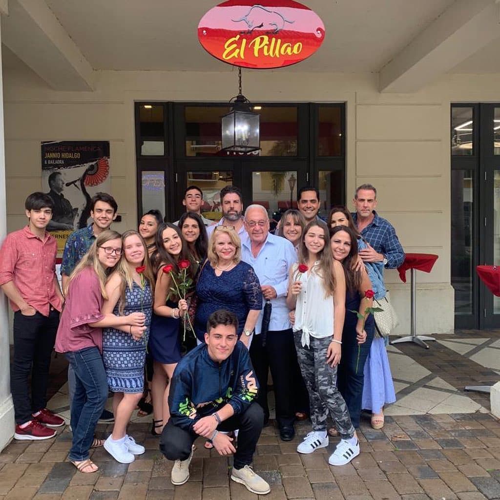 La conductora apareció en una fotografía junto a Carlos Ponce, en una reunión familiar del actor con motivo del Día del Padre. En esa ocasión, dijo en el show que solo “somos amigos”.