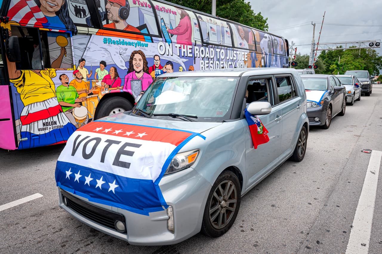 Florida fue el decimoprimer estado visitado por la 'La libertad' y allí una pequeña caravana que promociona el voto los acompañó. Los beneficiarios del TPS, un programa federal de ayuda a migrantes de países en conflictos armados o perjudicados por desastres naturales, tienen hasta el 5 de marzo de 2021 para comenzar la repatriación, con la excepción de los salvadoreños que tienen hasta noviembre de 2021