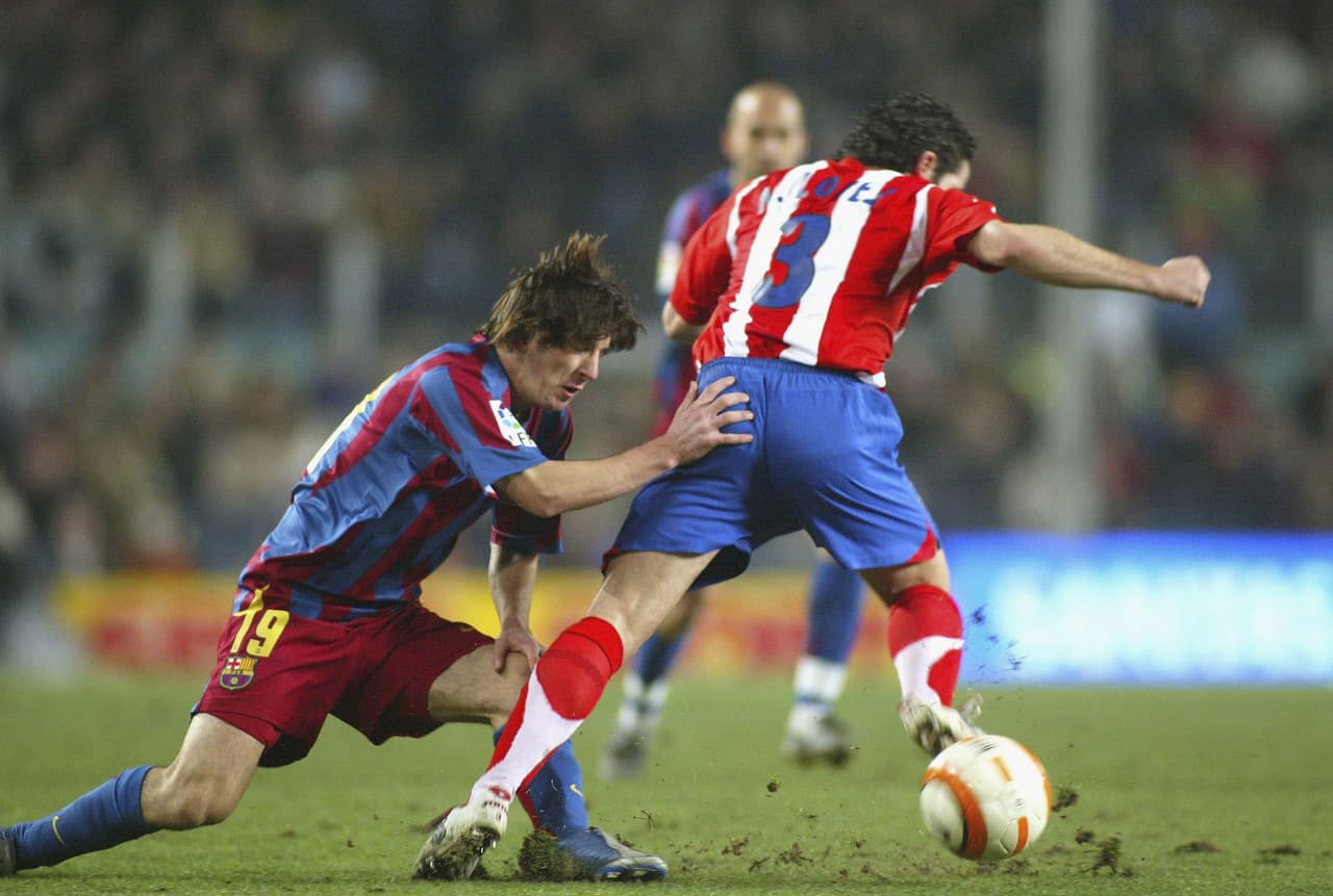 Su primera lesión como futbolista del primer equipo del Barça se dio en febrero de 2006. Apenas estuvo dos semanas fuera por una elongación en el bíceps femoral sufrida contra el Atlético.