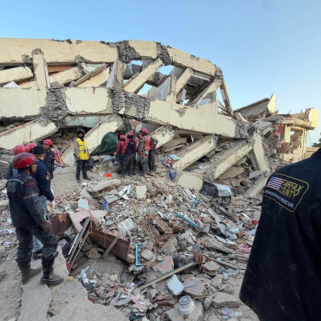 Virginia Task Force 1 cuenta con expertos en rescate estructural, ingeniería, logística, materiales peligrosos y comunicaciones de emergencia. Realiza operaciones ininterrumpidas en Venezuela tras los dos terremotos de magnitud 7.2 y 7.5 que devastaron el norte del país el 24 de junio de 2026 y que, según reportes internacionales, han dejado más de 1,450 muertos y miles de desaparecidos.