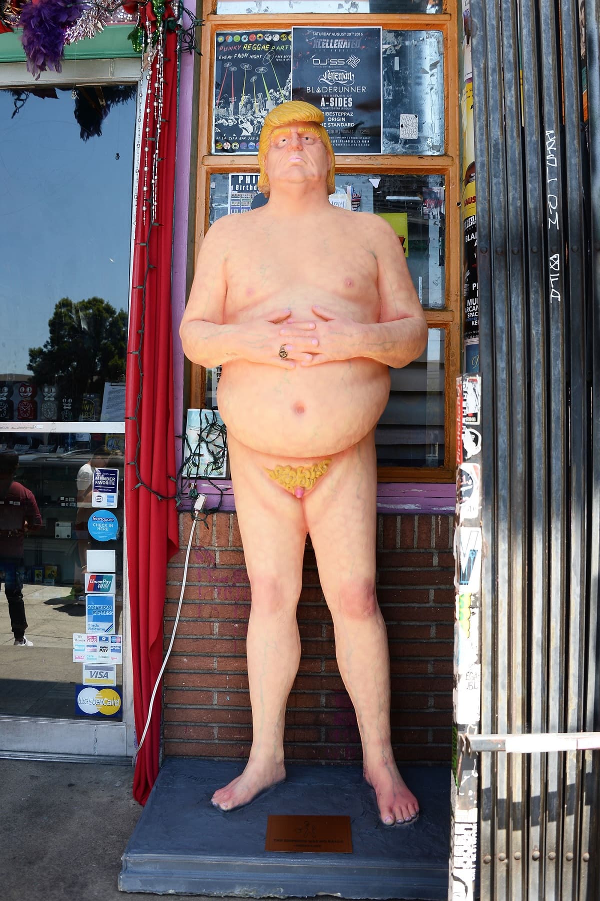 La estatua fue expuesta en el bulevar de Hollywood en agosto.
