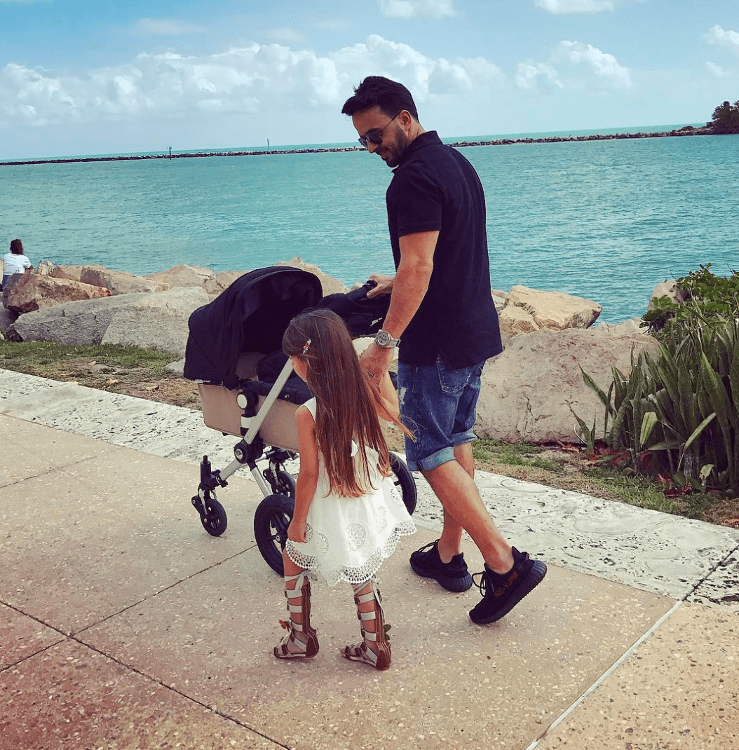 "Los domingos son pa' esto!!
<a href="https://www.instagram.com/explore/tags/familyfirst/">#FamilyFirst".</a>