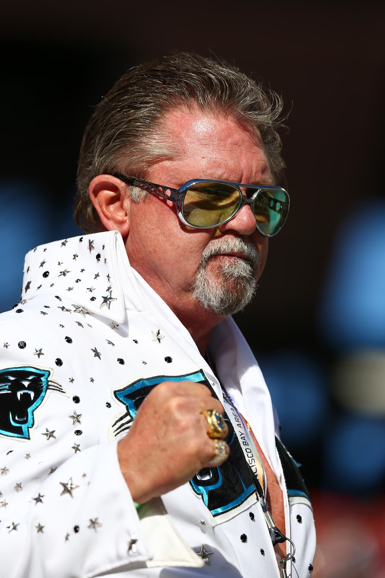 Miles de fanáticos se dieron cita en el estadio Levi’s para disfrutar del Super Bowl 50, el evento deportivo más costoso en la historia de EEUU.