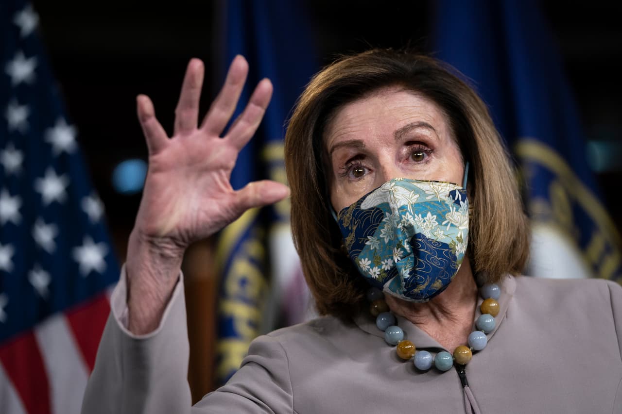 Nancy Pelosi en su rueda de prensa semanal este jueves en el Capitolio.