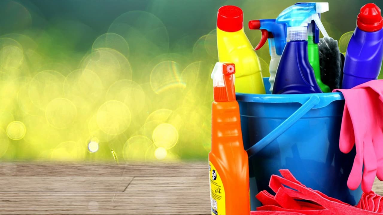 <b>Ten a la mano todo lo necesario</b>
<br>Contar con los materiales adecuados hará que la limpieza sea más sencilla. si los artículos con los que cuentas trabajan a tu favor, el resultado de tu limpieza será mucho mejor yu te dará una visión clara de lo que quieres para el resto del año.