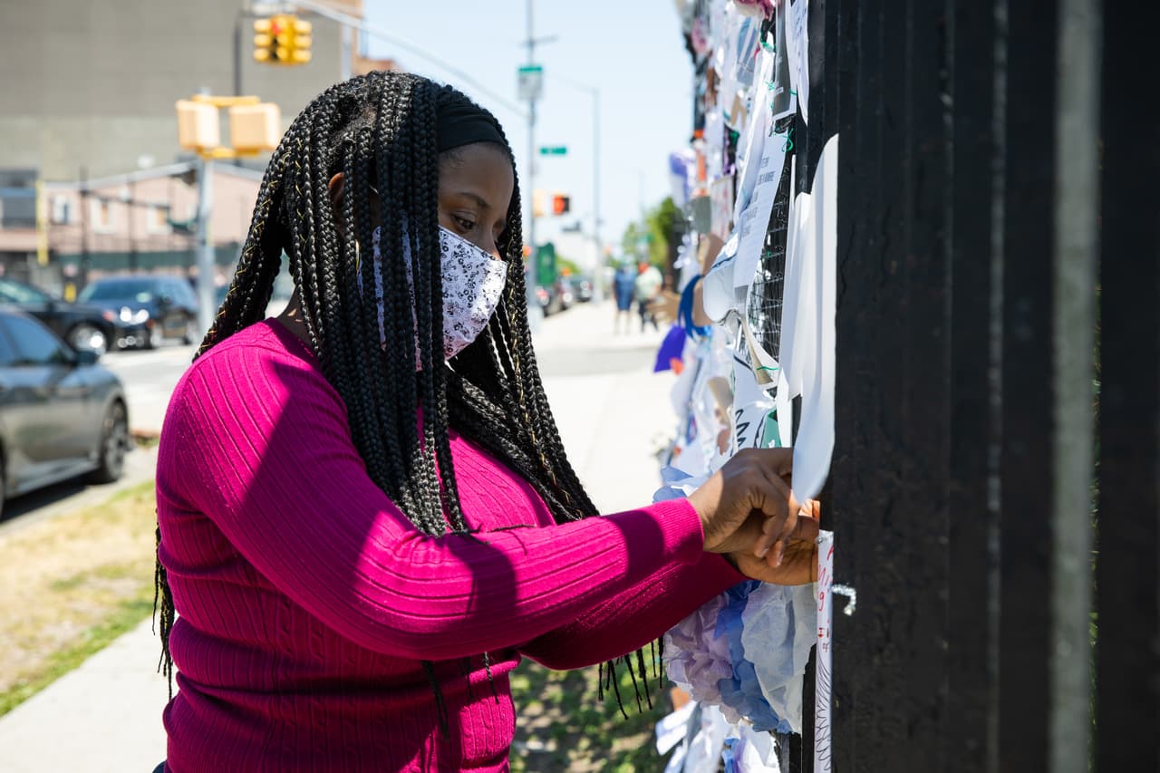 El mural en Sunset Park para recordar a las víctimas del coronavirus.