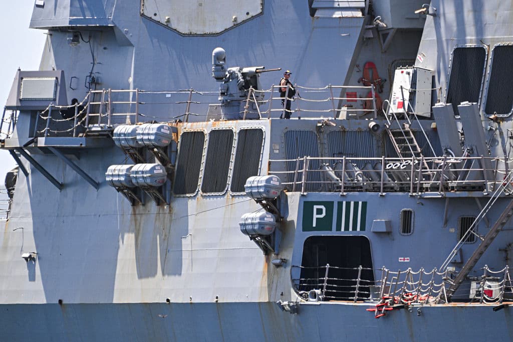 Maduro
<b><a href="https://www.univision.com/local/puerto-rico-wlii/gobernadora-de-puerto-rico-maulla-en-un-podcast-con-yovin-el-esposo-que-pidio-a-la-virgen-de-fatima-fotos" target="_blank">retó a Jenniffer González Colón</a></b> para
<b>que sea la primera en bajar de un buque invasor a Venezuela</b>. Le anticipó que las venezolanas estarían a cargo de recibirla.
<br>
<br>En la foto, el
<b>destructor de misiles USS Gravely</b>, que atracó
<b>en el puerto de Ponce, </b>Rafael Cordero Santiago, el jueves 11 de septiembre. En
<b>pleno sur de Puerto Rico</b>, este es uno de varios buques de la Marina de Guerra de Estados Unidos
<b>relocalizados en aguas del Caribe</b>.