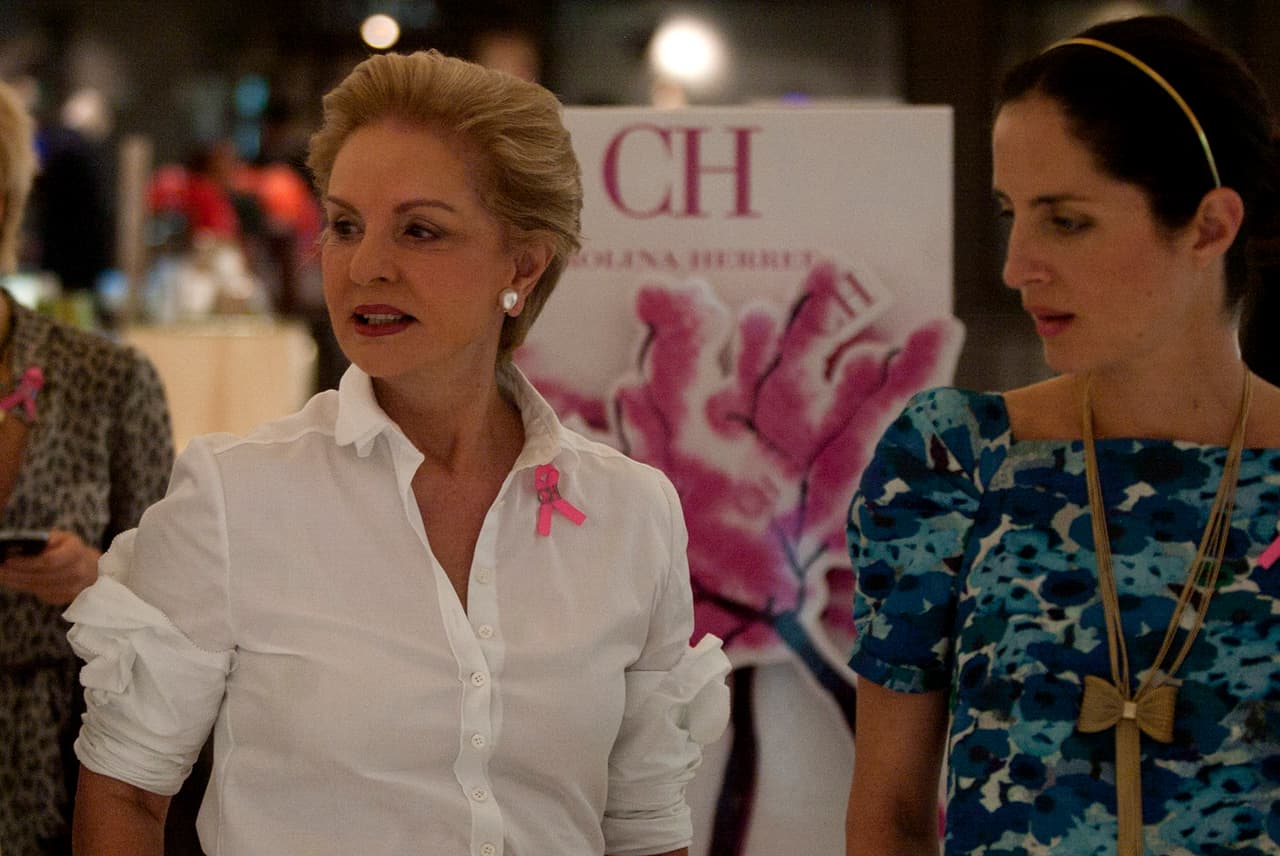 Venezuelan designer Carolina Herrera (L) and her daughter Carolina attends a press conference to launch a limited edition of her fragrance CH