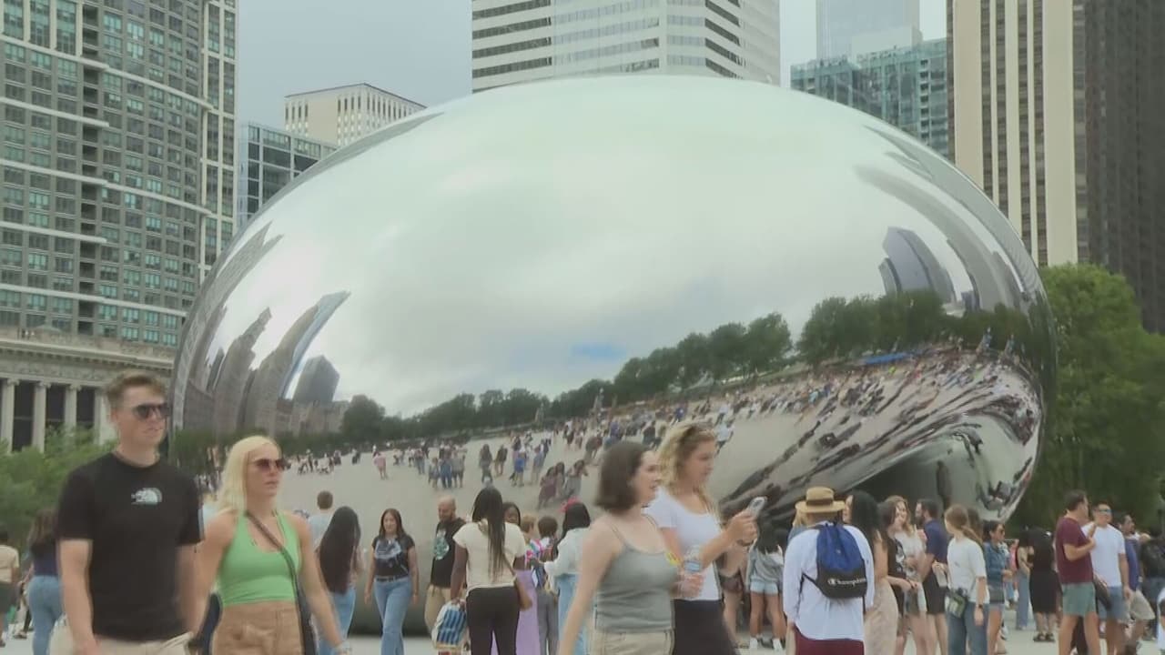 El 23 de junio reabrió oficialmente la escultura 'Cloud Gate'.