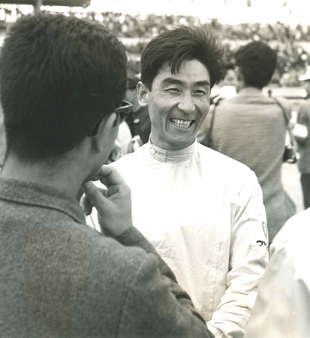 El equipo Prince empezó bien el fin de semana, Yoshikazu Sunako de 31 años clasifico en primer lugar A Bordo de su Skyline #39. Durante la carrera Teso Ikuzawa en el Skyline GT #41 consiguió sobre pasar al favorito -y superior- Porsche 904 Carrera GTS piloteado por Sokichi Shikiba. (Foto: Yoshikazu Sunako)