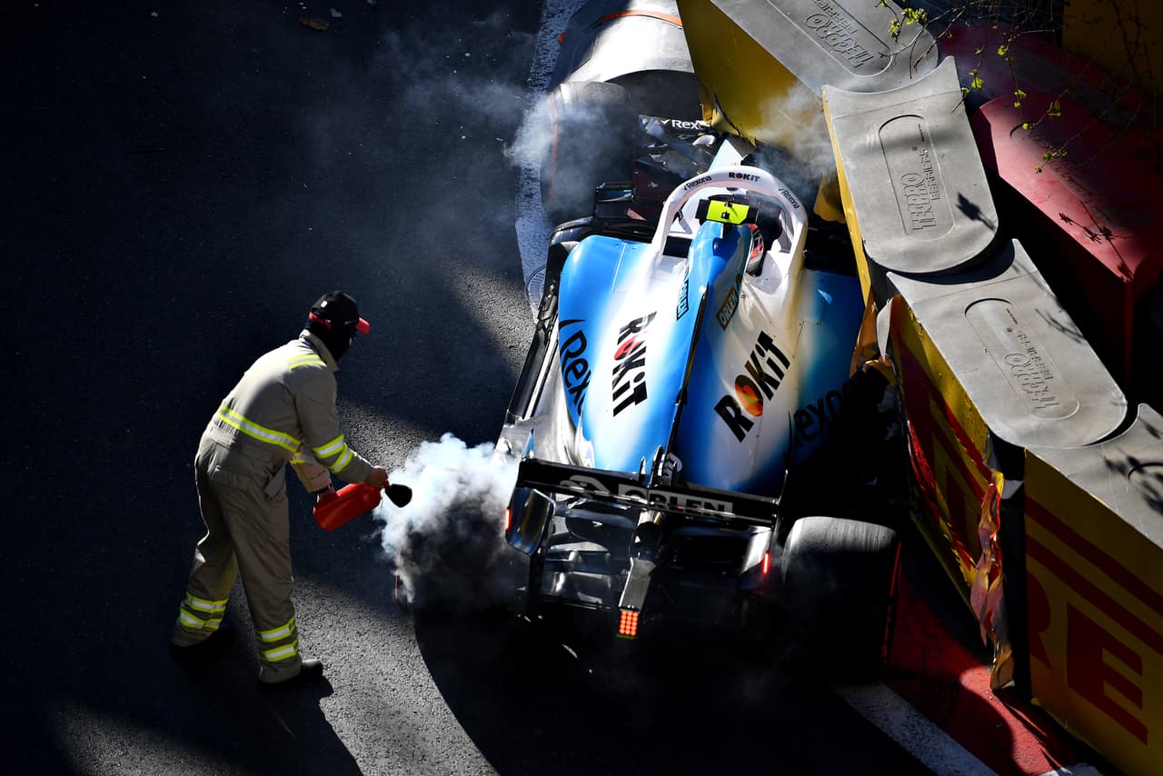 Este sábado se registró una sesión de clasificación accidentada con los choques en la misma curva de Robert Kubica y Charles Leclerc (favorito a la Pole). Al final, los Mercedes lograron el 1-2 con Valtteri Bottas primero y Lewis Hamilton segundo, Sebastian Vettel (Ferrari) tercero, Max Verstappen (Red Bull) cuarto y Sergio 'Checo' Pérez (Racing Point) quinto.