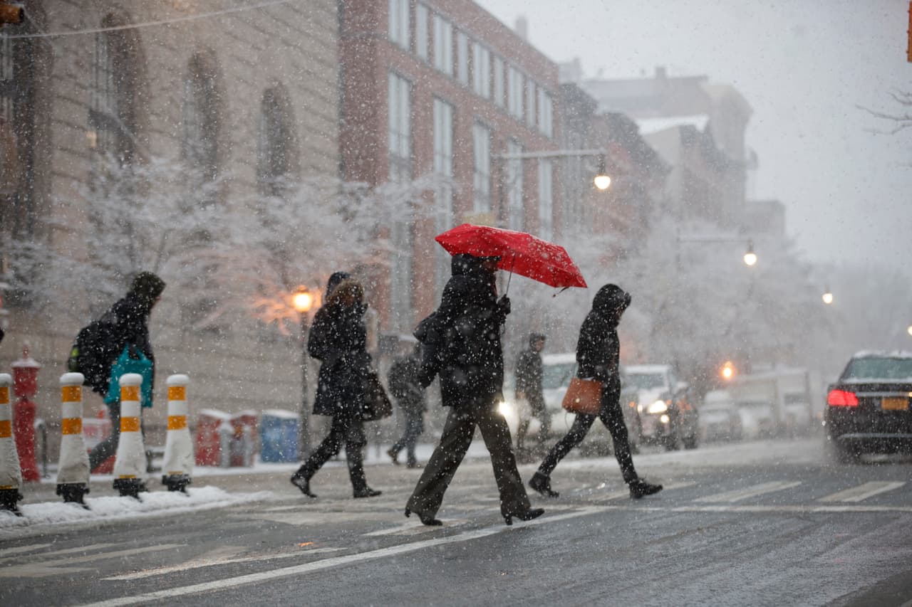 Se emitieron avisos de tormenta de invierno para la ciudad de Nueva York y para el área tri-estatal este lunes.