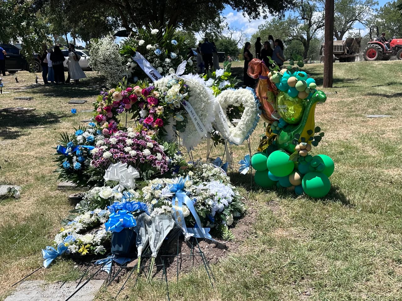 Este miércoles 14 de agosto,
<a href="https://www.univision.com/local/san-antonio-kwex/zachary-reyna-muerte-mexico-cuerpo-texas" target="_blank">luego de batallar para traer el cuerpo del pequeño de vuelta a casa</a>,
<b>la familia le hizo su funeral y le dio el último adiós a Zachary.</b>