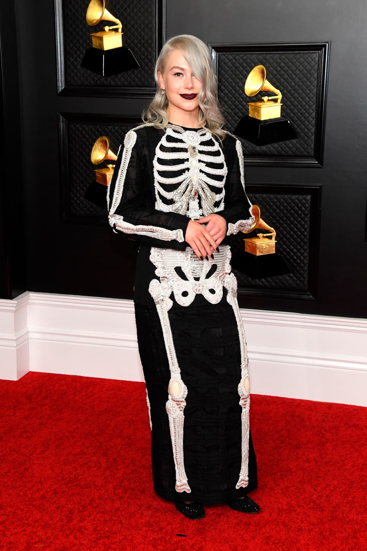 Para Phoebe Bridgers, su vestido no pudo estar mejor.