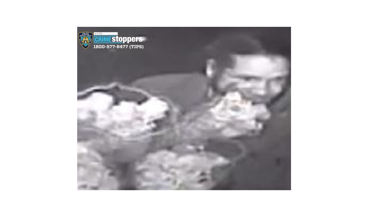 La policía busca al ladrón de flores.