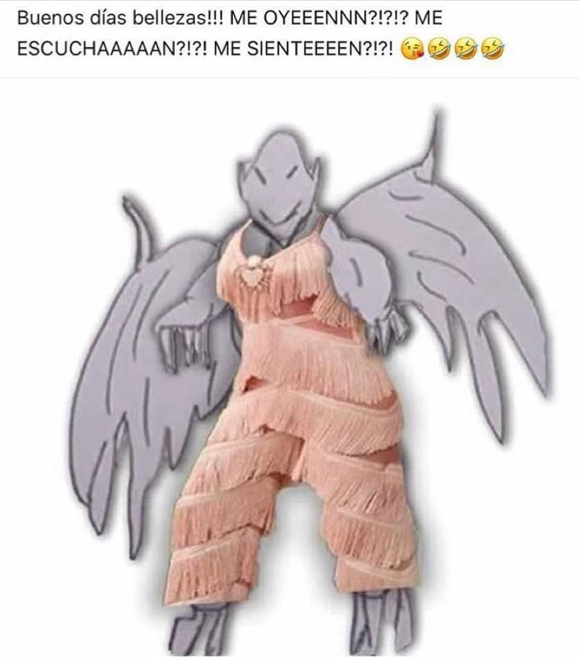 La gárgola dejó sin vestido a Thalía.