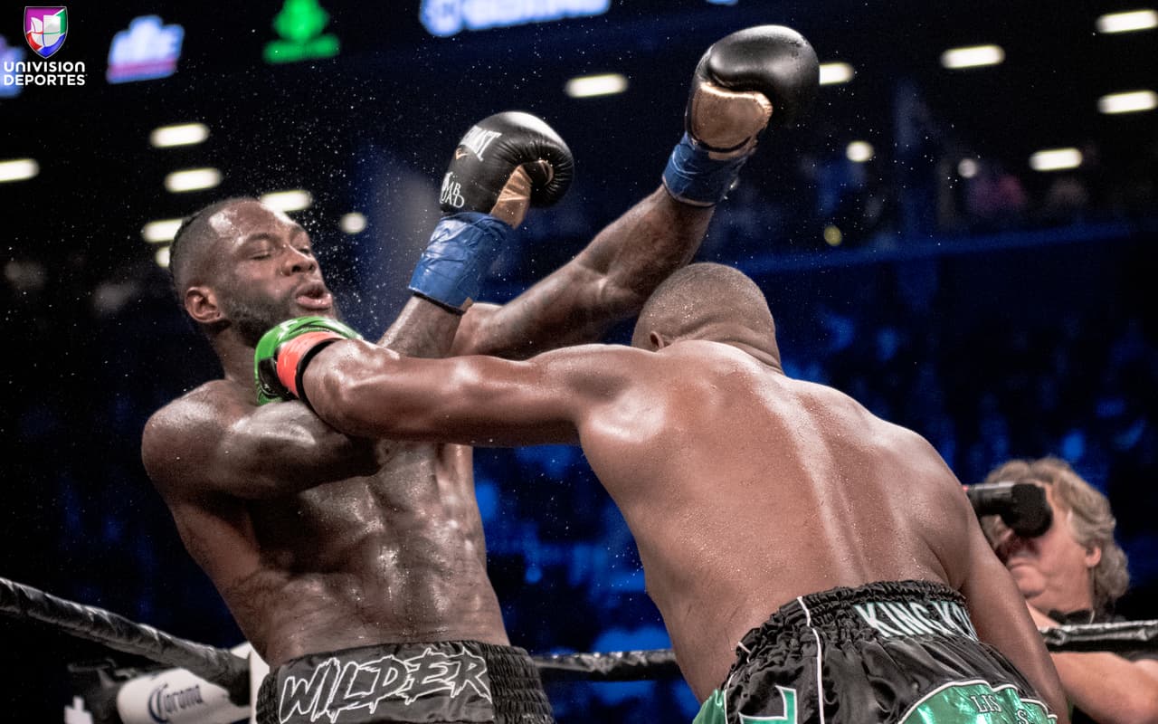 La pelea estelar en el Barclays Center de Brooklyn, una de las más esperadas en la categoría de los pesos completos, sobrepasó las expectativas de los aficionados. Luis Ortiz (28-1, 24 KOs) le complció la noche a Deontay Wilder (40-0, 39 KOs), pero el campeón sacó a relucir en el décimo round el poder que tiene en los nudillos para mandar al cubano a la lona en dos ocasiones y sellar la victoria.