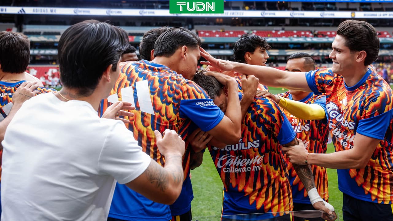 Brian Rodríguez recibe homenaje por sus 150 partidos con América
