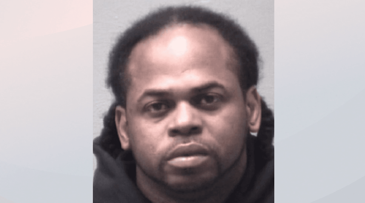 Hombre fallece al ser expulsado de su vehículo cuando dos sospechosos de robo chocaron su auto en Wilmington