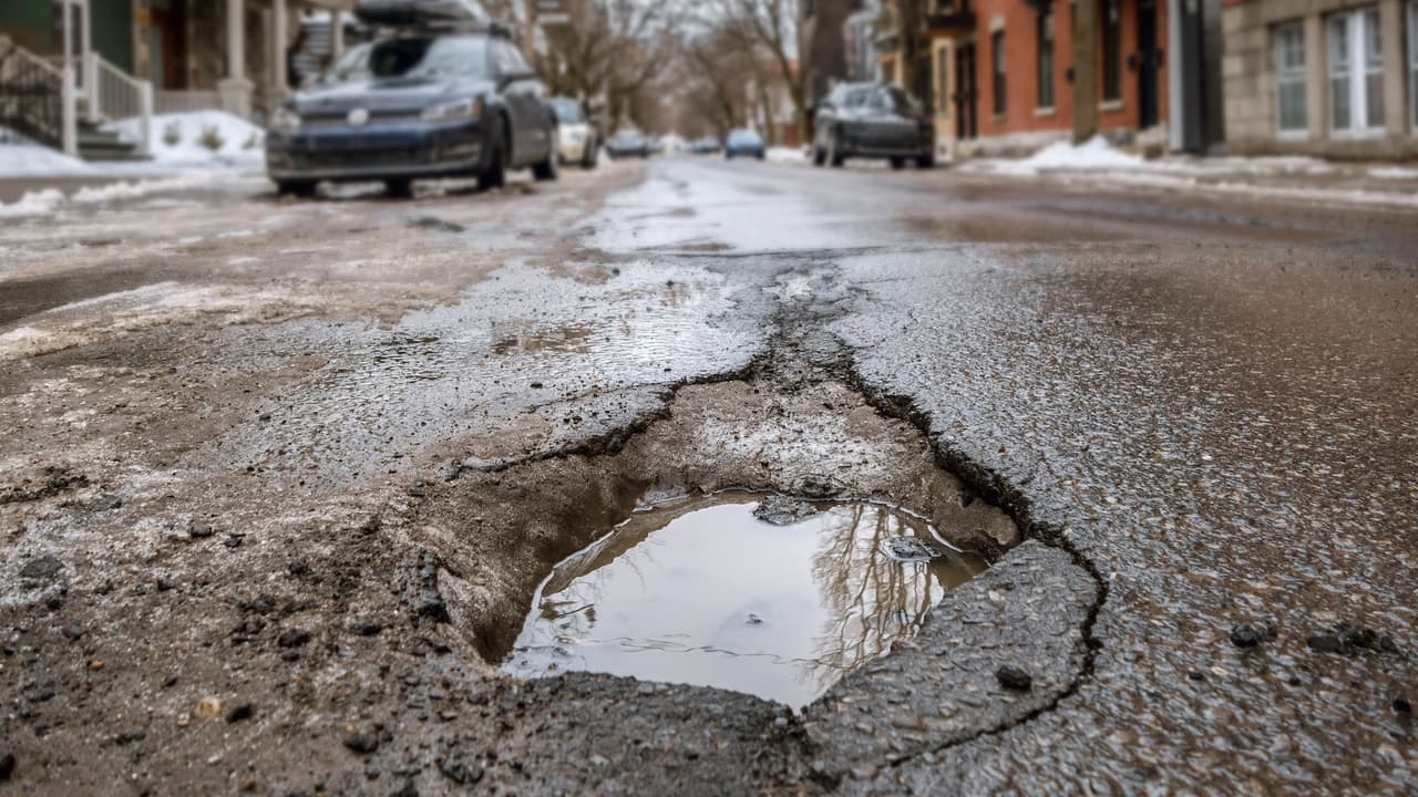 Cómo reclamar a la Ciudad de Nueva York por daños a tu auto ocasionados por baches.