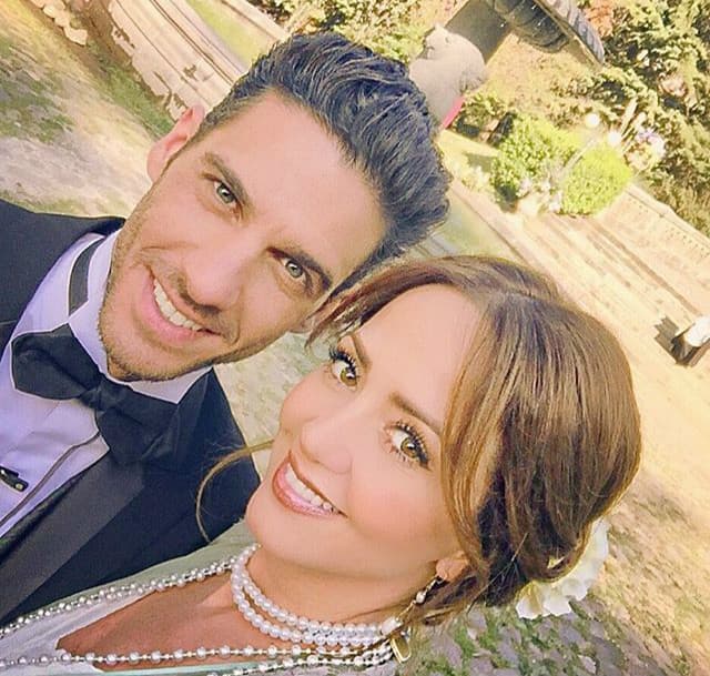 El galanazo, Erick Elías, con la hermosa Andrea Legarreta.