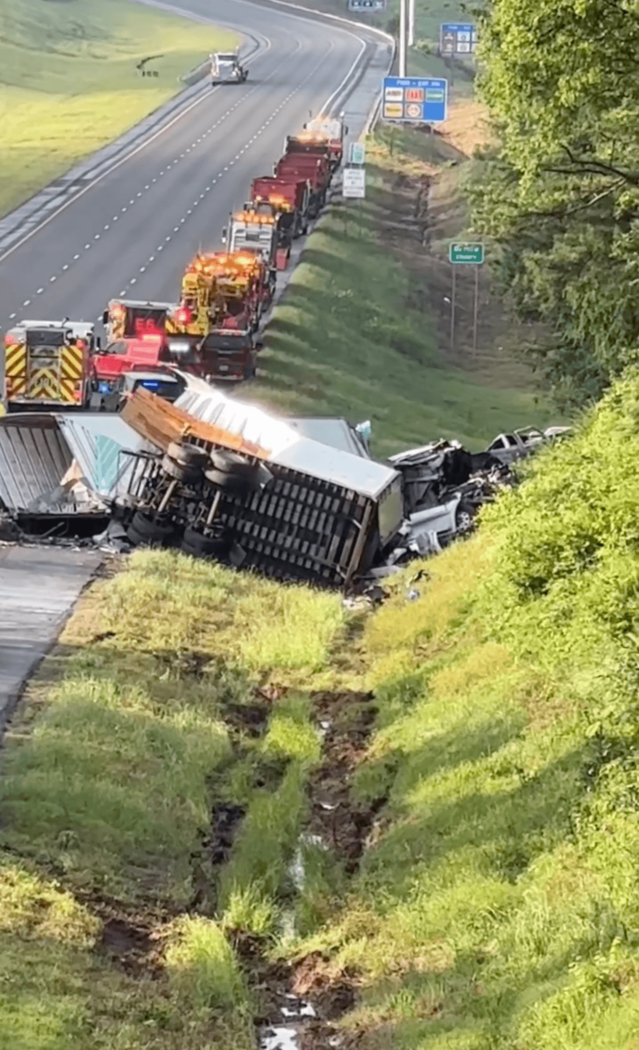 El Departamento del Transporte de Georgia informó que se trató de un choque entre al menos seis vehículos, entre los que había tres tráileres.