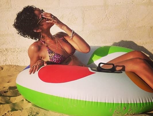 Y aunque últimamente no la hemos visto muy activa con su música, en las redes bien que enamora.