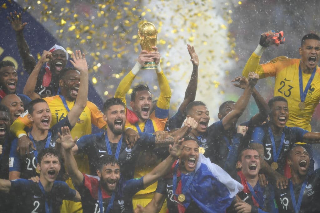 El gran momento llegó con el trofeo en las manos del capitán Hugo Lloris.