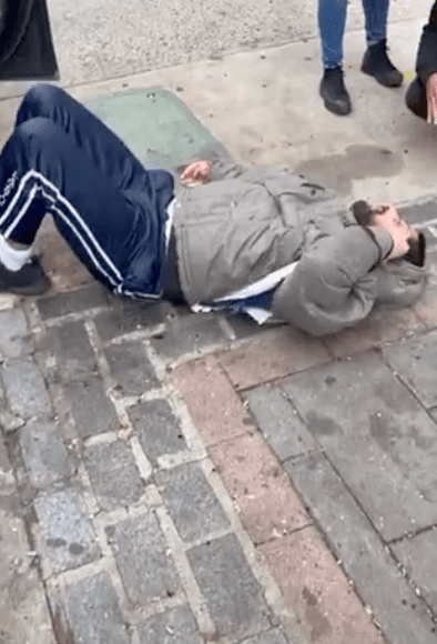 Una testigo del incidente, Christina Smith, de 21 años, documentó con fotos y videos lo que se sucedió, justo pocos segundos después de que pasara.