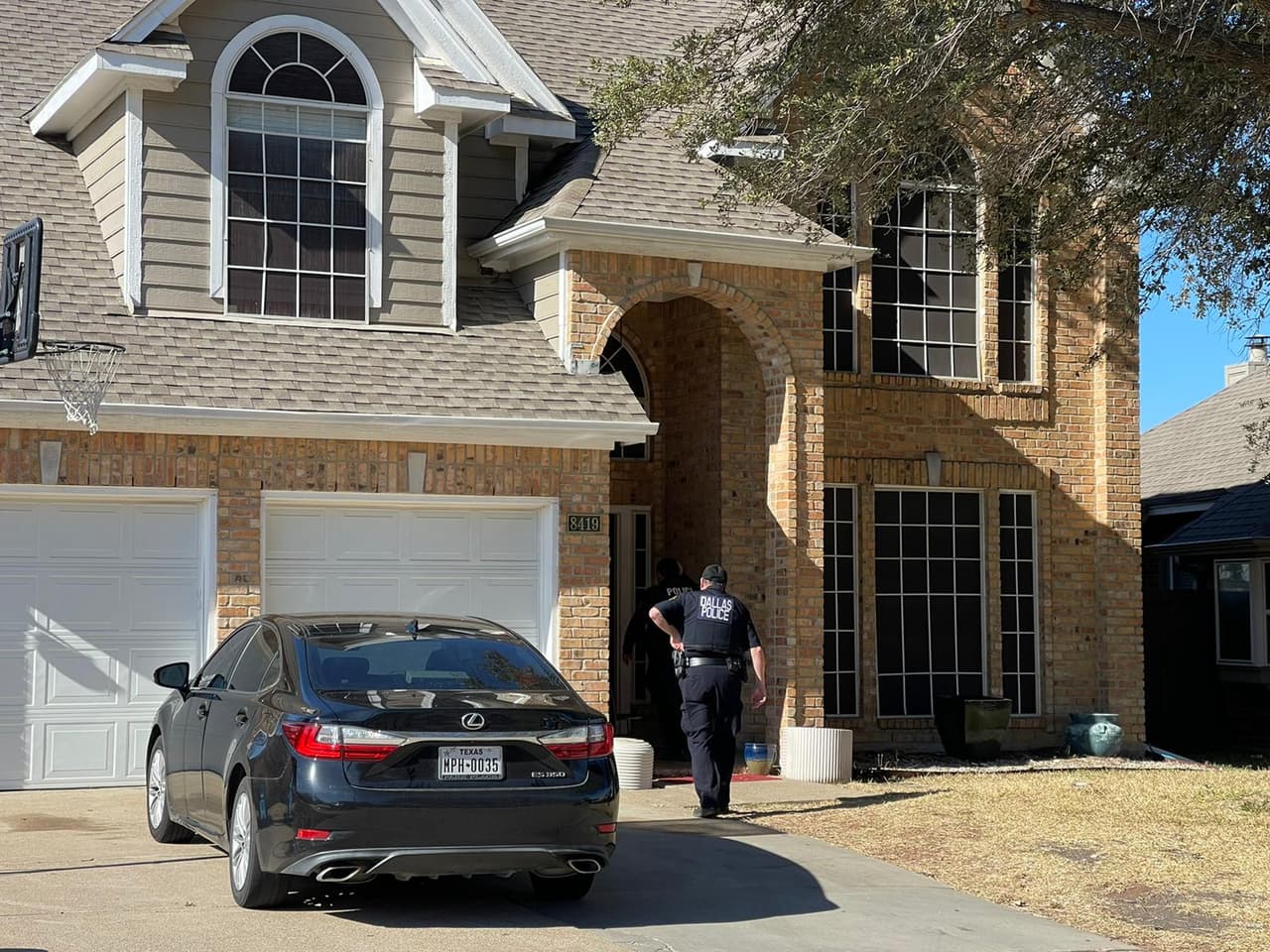 El viernes, a las 2:00 p.m. una familia llamó a la policía y reportó que el menor buscado estaba en su garaje, ellos pensaban que había un ladrón cuando escucharon ruidos.