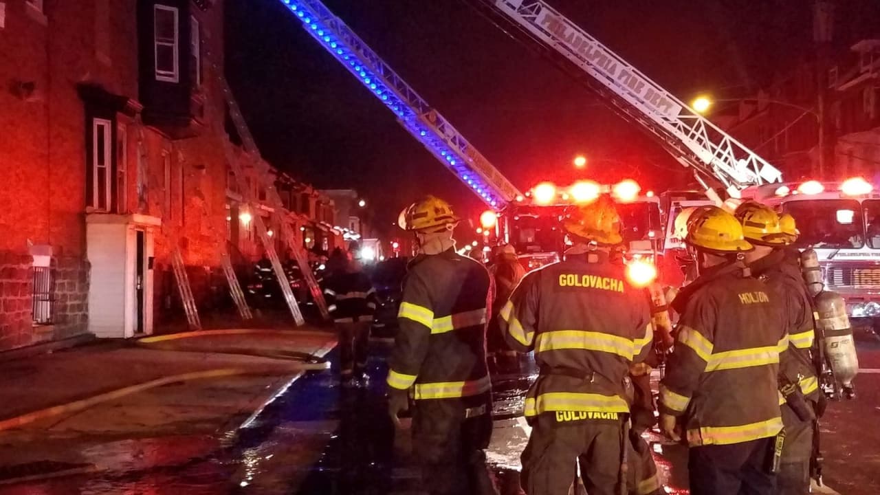 Una mujer de 21 años fallece en un incendio doméstico en el suroeste de Filadelfia