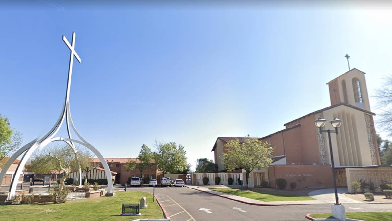 Sacerdote de Phoenix da positivo a la prueba del coronavirus