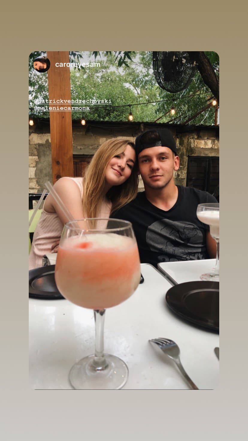 Carmona también reveló a Univision que su hija es muy buena cocinera: “Mi hija me prepara desde un cortadillo, un asado norteño que son puntas de filete en chile con papa y cebolla y es delicioso. Tiene un sazón muy rico y entre otros platillos que me hace esta la comida japonesa y la pasta a la boloñesa le sale deliciosa”.