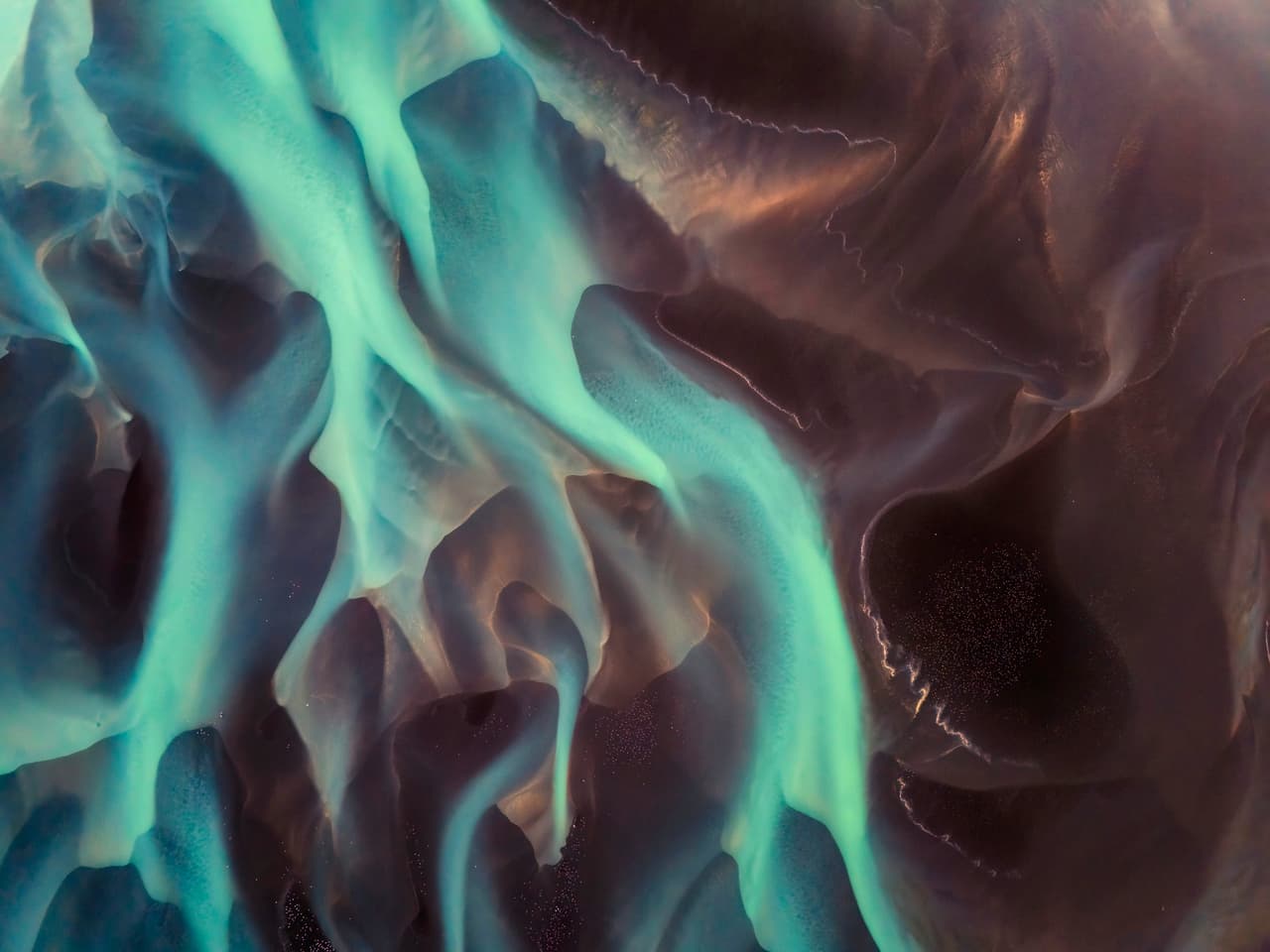 Islandia es un paraíso absoluto para la fotografía aérea: las formas abstractas de sus mares y ríos son incomparables.
<br>