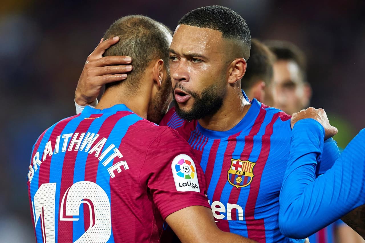 Barcelona se impone ante la Real Sociedad con un marcador de 4-2, tras la salida de Messi del Barcelona. Gerard Piqué (19') se encargo hacer el primer tanto para los culés, seguido de Martín Braithwaite con doblete, pero el equipo visitante sumó dos más por parte de Cienfuegos (82') y Oyarzabal (85'), ya al filo del partido, Sergi se encargó de hacer el cuarto tanto de la victoria.