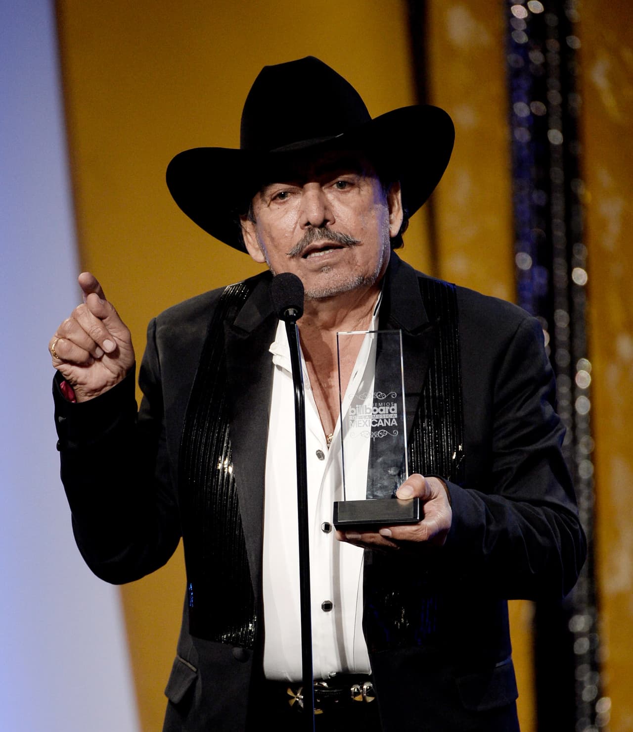 Esto, porque el cantante se ha destacado por componer e interpretar los temas de muchos de los melodramas mexicanos.