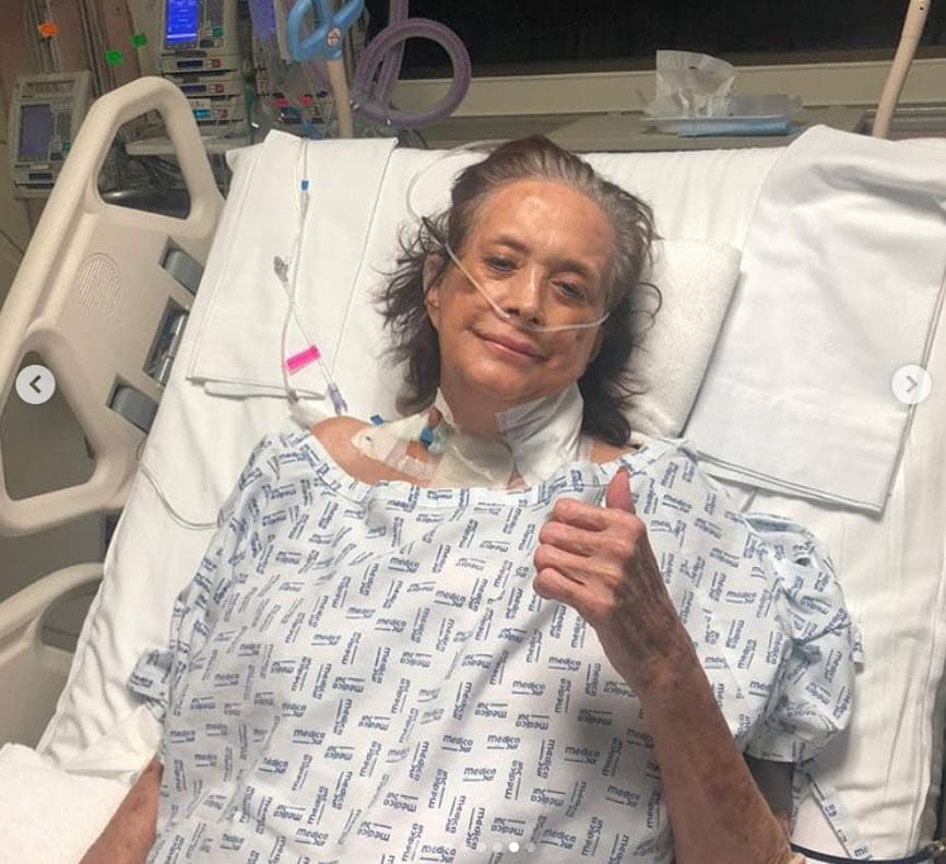 Desde ahí informó que Cecilia Romo había presentado un "infarto" y volvió a pedir oraciones por ella.
<br>