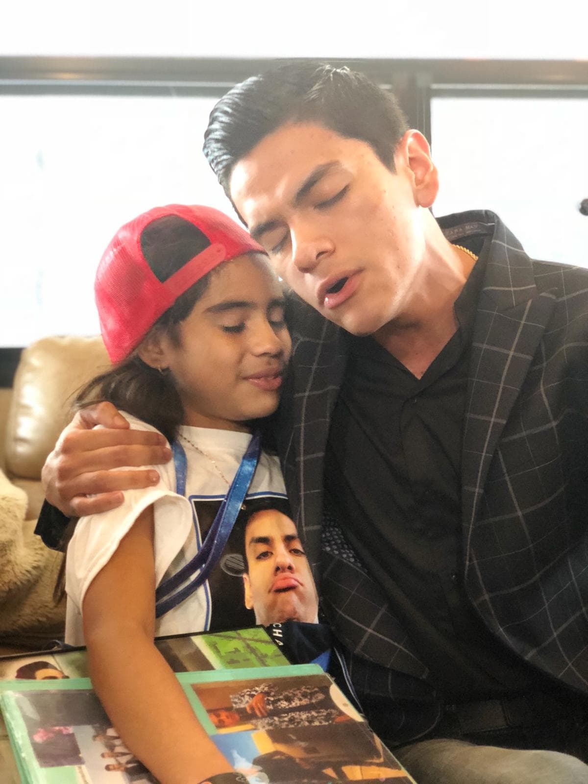 Virlan le cantó con el alma a su pequeña seguidora, una fan que demostró tener inmenso cariño para el artista.