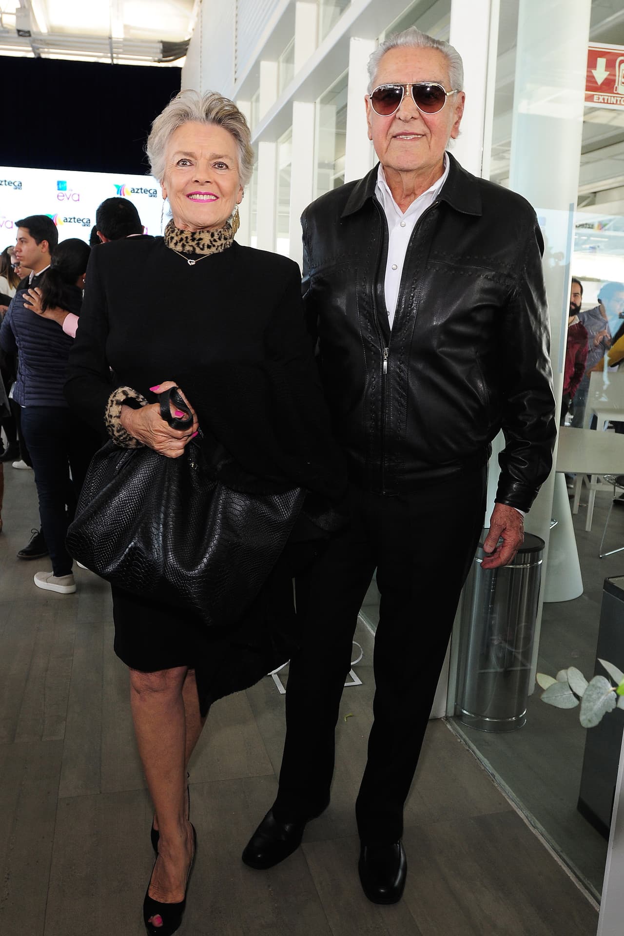 "No lo tengo, lo hemos platicado mi mujer y yo y estamos en conseguirlo", dijo en la charla que tuvo en
<b>Hoy</b>.
<br>