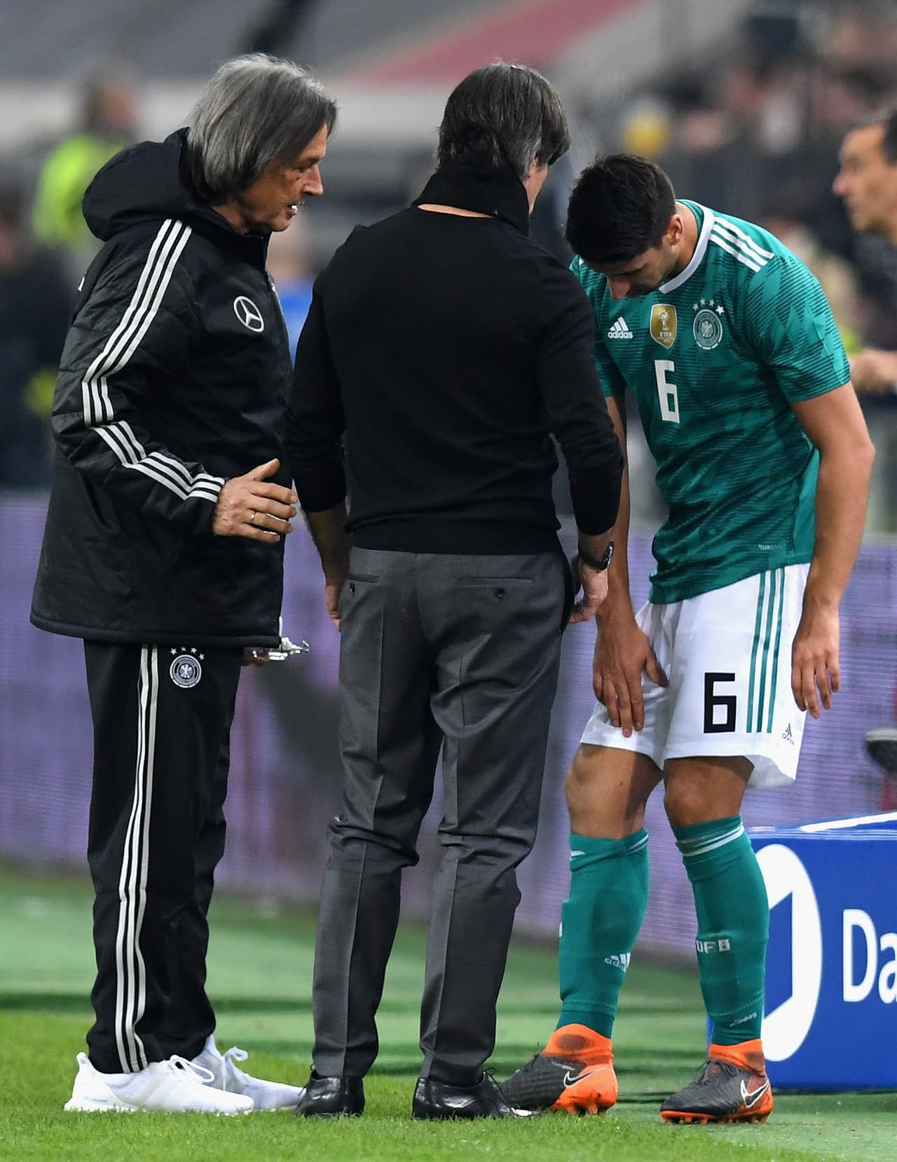 Quedó maltrecho y al minuto 53 tuvo que salir sustituido para darle su lugar a Gündoğan.