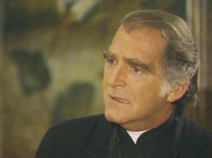 En 'Cadenas de amargura' (1991) dio vida al entrañable Padre Julio y formaba un triángulo amoroso junto a Diana Bracho y Delia Casanova.