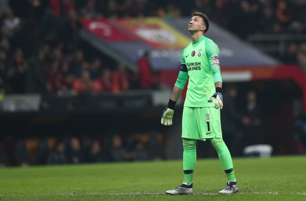 Aunque lo intentó, Galatasaray no llegó al empate pero sí a la Europa League con el triunfo del Schalke 04 sobre Lokomotiv Moscú. Por su parte, Porto se instaló como líder del grupo en la siguiente fase y mantiene vivo el sueño internacional.