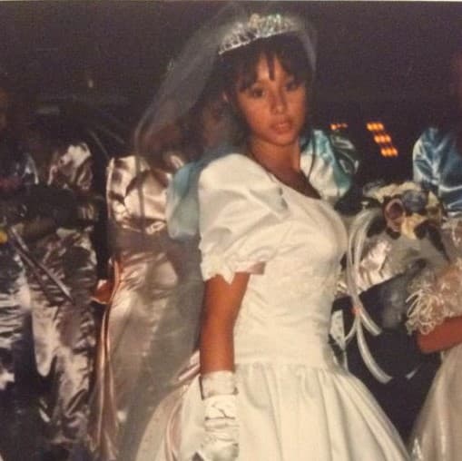 Al morir Samuel Joaquín a finales de 2014, Martin pasó a ser una doncella del harén de Naasón Joaquín, según se describe en una demanda que ella interpuso en una corte federal de Los Ángeles y que avanza de manera paralela al proceso penal.